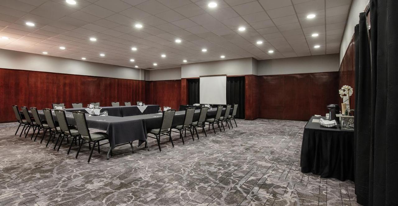 Pomeroy & Conference Centre Hotel 4*