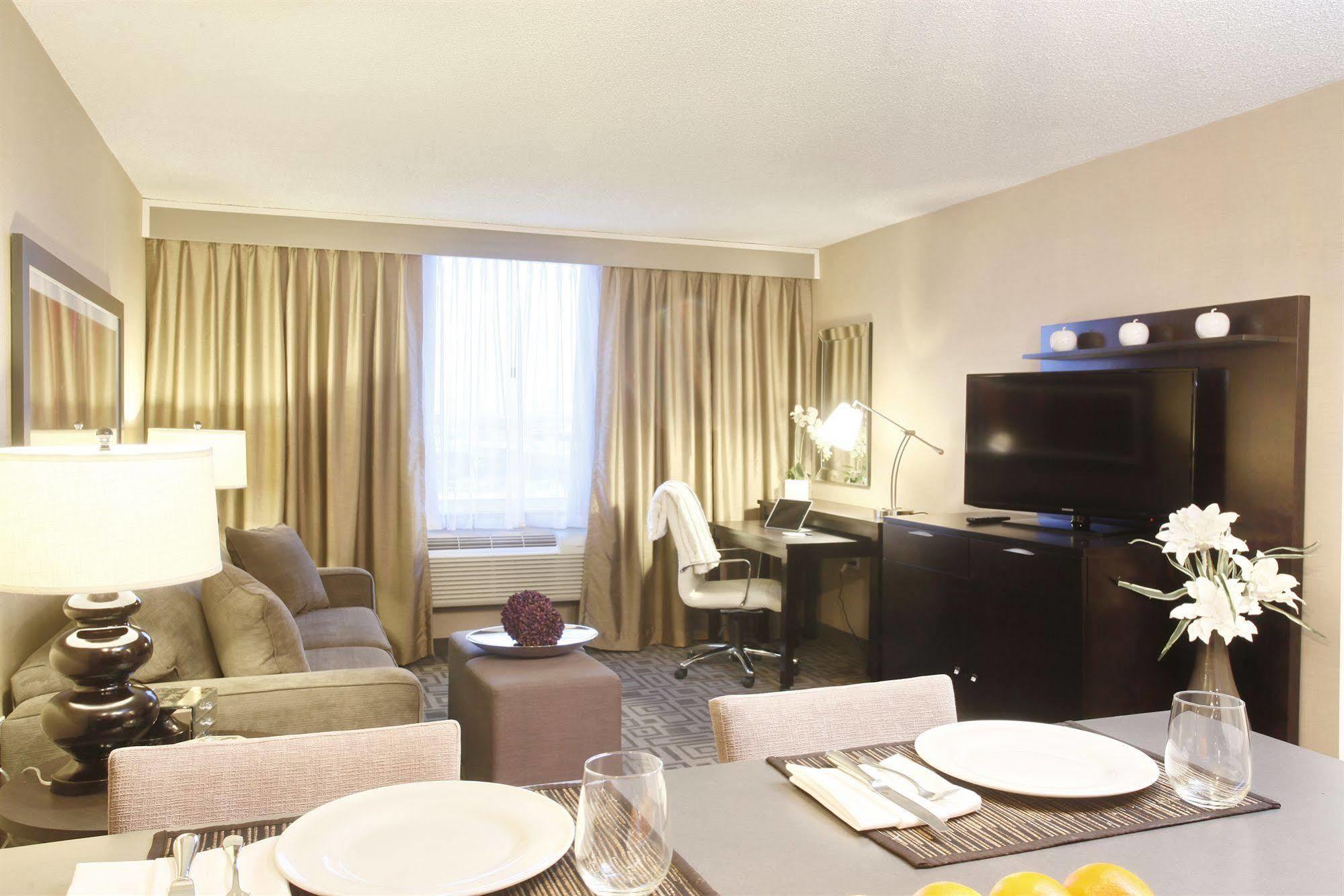 Hotel Pomeroy & Conference Centre